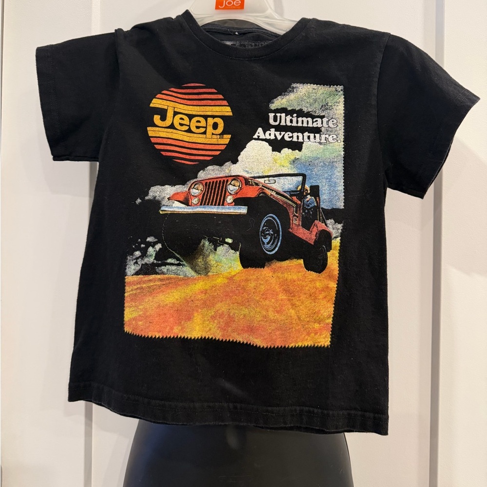 KIDS JEEP ADVENTURE TEE SHIRT! sz Med - FITS APPROX a sz 7 - see description